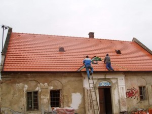 Rekonštrukcia strechy urbarský dom - Trenčín, Záblatie