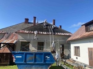 Rekonštrukcia strechy farskej budovy - Štrba